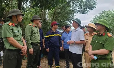 Vụ sạt lở ở Rào Trăng: Cứu được 19 người, đưa thi thể đầu tiên ra ngoài